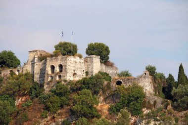 Yunanistan Tepesi 'ndeki eski harabe kale