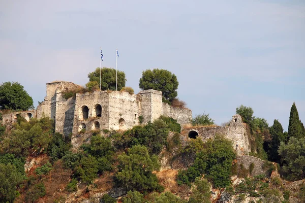 Стара зруйнована фортеця на пагорбі Парга Греція — стокове фото