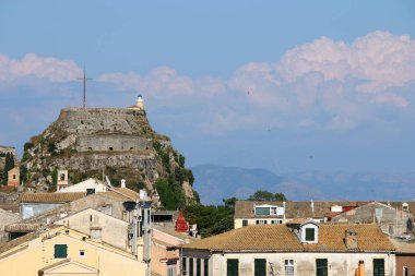 Corfu town eski kale ve bina cityscape yaz sezonu