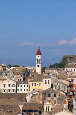 Corfu town cityscape Yunanistan eski binalar ve kilise kule