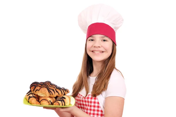 Bambina cuoca e croissant al cioccolato — Foto Stock