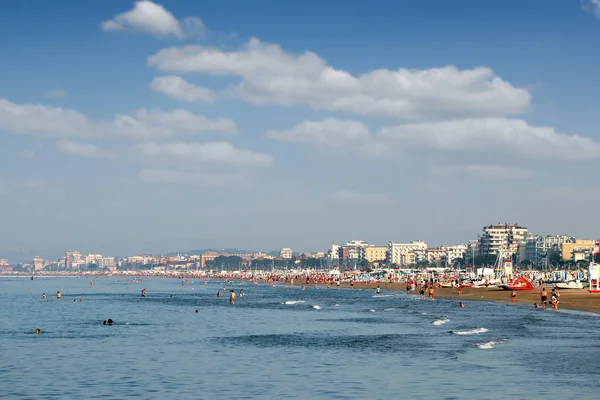 Playa Rimini Italia temporada de verano — Foto de Stock