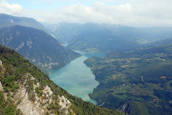 Famoso punto di vista Banjska stena Tara montagna Serbia estate seaso — Foto Stock