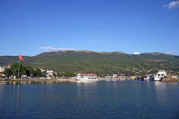 Jezioro Ochrydzkie portu w sezonie letnim — Zdjęcie stockowe