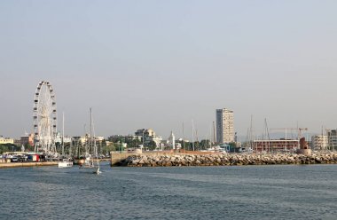 panoramik tekerlek ve Rimini yaz sezonu bağlantı noktası
