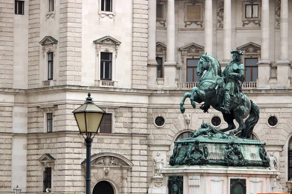 Socha prince Eugena na Heldenplatz Vídeň Rakousko — Stock fotografie