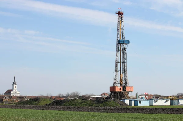 Εξέδρα γεώτρησης πετρελαίου και φυσικού αερίου στη βιομηχανία πετρελαϊκών πεδίων — Φωτογραφία Αρχείου