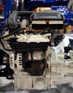 Araba sıvı benzin motoru. 