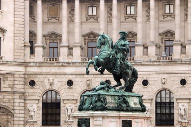 Prens Eugen Hofburg Sarayı Heldenplatz Viyana Avusturya Heykeli