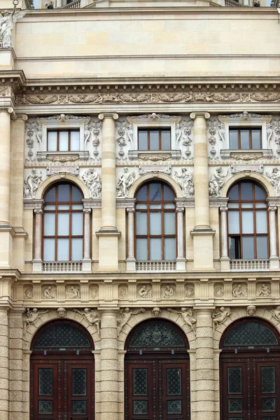 Vecchio edificio esterno a Vienna Austria — Foto Stock
