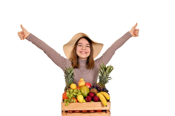 Chica Feliz Con Fruta Caja Madera Pulgares Hacia Arriba —  Fotos de Stock
