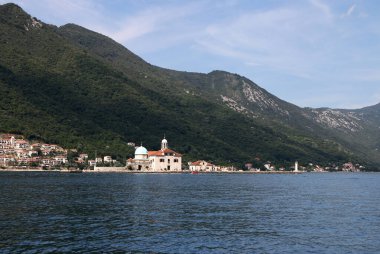 Kotor Montenegro 'nun Perast Körfezi' ndeki Kayalık Manastırı 'ndaki Leydimiz.