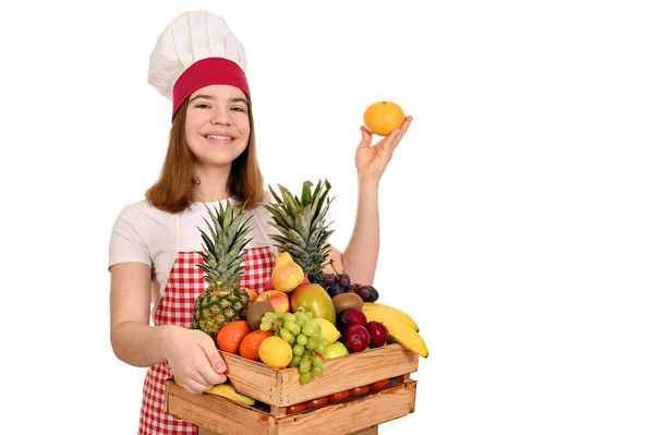 Cocinera Femenina Feliz Con Diferentes Frutas —  Fotos de Stock