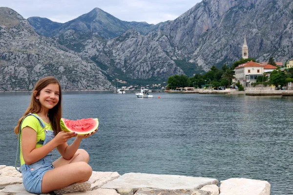 Heureuse Petite Fille Avec Pastèque Vacances Été Kotor Monténégro — Photo