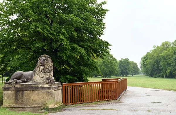 Статуя Лева Лаксенбурзькому Парку Австрія — стокове фото
