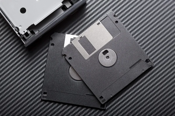 Diskette op koolstof achtergrond — Stockfoto