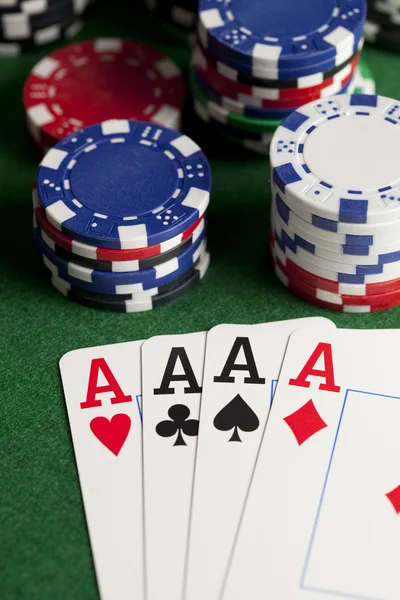 Giocare a carte e poker chips — Foto Stock