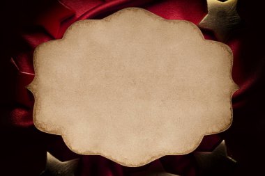 Boş kağıt levha kırmızı zemin üzerine