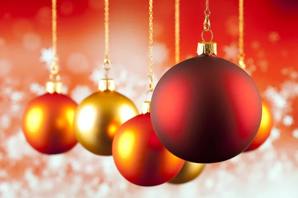 Kerstmis achtergrond - kerstballen op abstracte achtergrond — Stockfoto