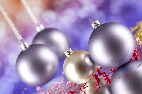 Kerstballen op abstracte achtergrond — Stockfoto