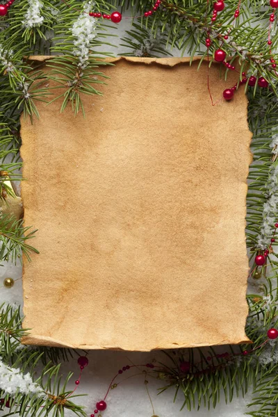 Hoja de papel en blanco sobre fondo de Navidad — Foto de Stock