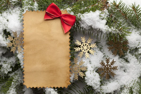 クリスマスの背景の空白の紙カード — ストック写真