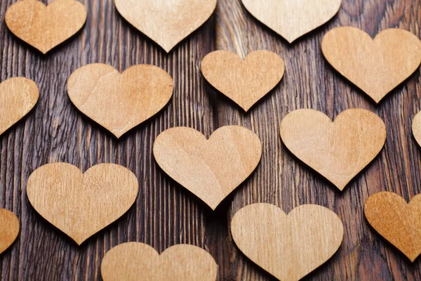 Trä hjärtan på plankor — Stockfoto