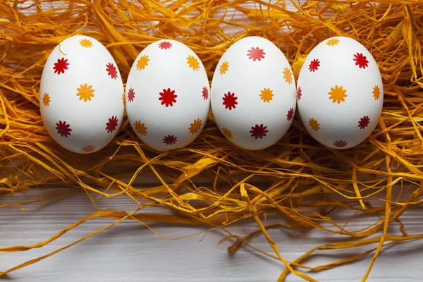 Cuatro huevos de Pascua con dibujos —  Fotos de Stock