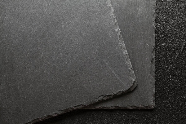 Фон или фактура доски из черного камня
