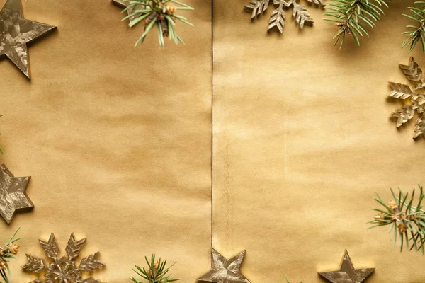 Fondo di Natale - foglio di carta fatto a mano, fiocchi di neve e stella — Foto Stock