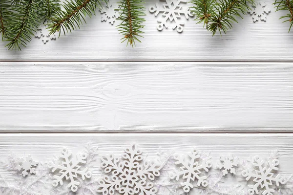 Karácsonyi háttér - Luc fa és hópelyhek a fehér Róbert — Stock Fotó