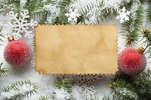 Vánoční pozadí - list papíru, ozdoby, sněhové vločky — Stock fotografie