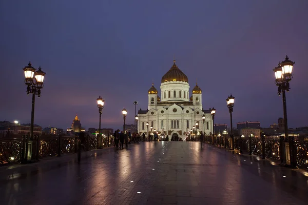 Ночная архитектура Москвы. Собор Христа Спасителя в Москве — стоковое фото