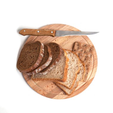 Beyaz sırtüstü izole edilmiş ekmek dilimleri