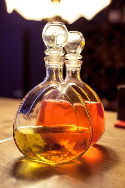 Decanter Met Vloeistof Een Bar — Stockfoto