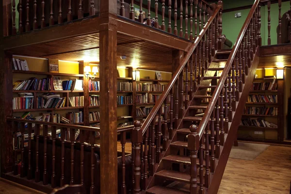 Bibliothèque Avec Escalier Bois — Photo