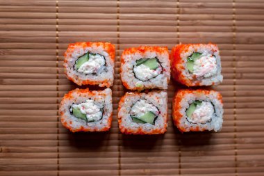 Geleneksel Japon suşi seti