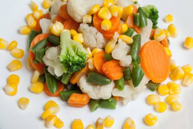 Buharda pişmiş sebze