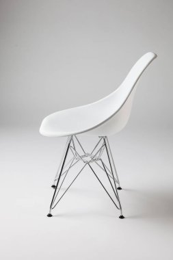 modern boş sandalye beyazda izole edilmiş