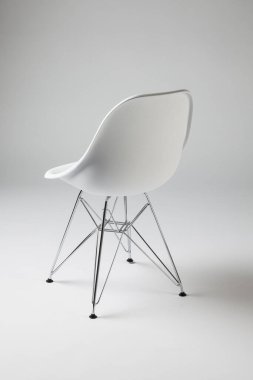 modern boş sandalye beyazda izole edilmiş