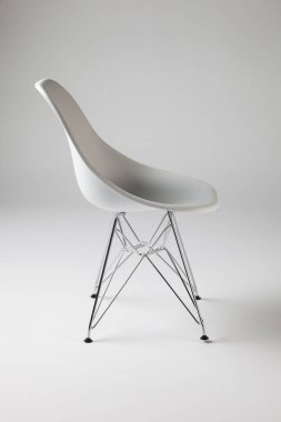 modern boş sandalye beyazda izole edilmiş