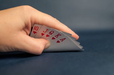 Poker masasında kraliyet flaşı