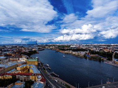 Şehrin panoraması, kuadrokopter insansız hava aracı görüntüsü.