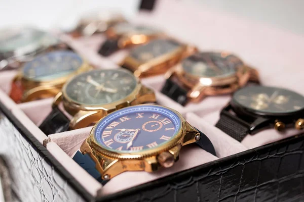 Caixa Armazenamento Com Coleção Homens Relógios Pulso — Fotografia de Stock