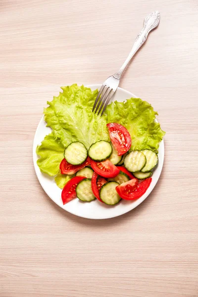 Vegetarischer Salat Mit Tomaten Und Gurken — Stockfoto