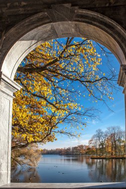 Parkta güzel sonbahar renkleri