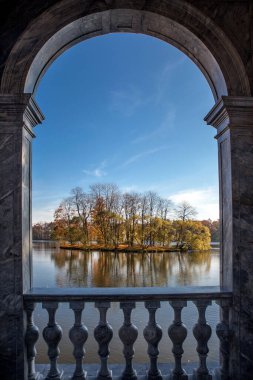 Parkta güzel sonbahar renkleri