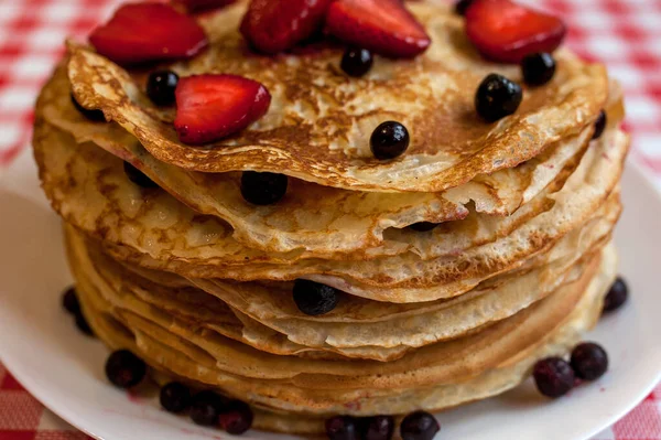 Panqueques Finos Con Corteza Crujiente Maslenitsa Panqueques Para Desayuno Carnaval — Foto de Stock