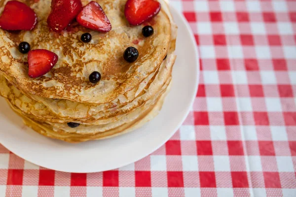 Panqueques Finos Con Corteza Crujiente Maslenitsa Panqueques Para Desayuno Carnaval — Foto de Stock