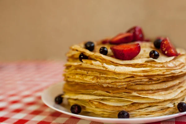 Panqueques Finos Con Corteza Crujiente Maslenitsa Panqueques Para Desayuno Carnaval —  Fotos de Stock